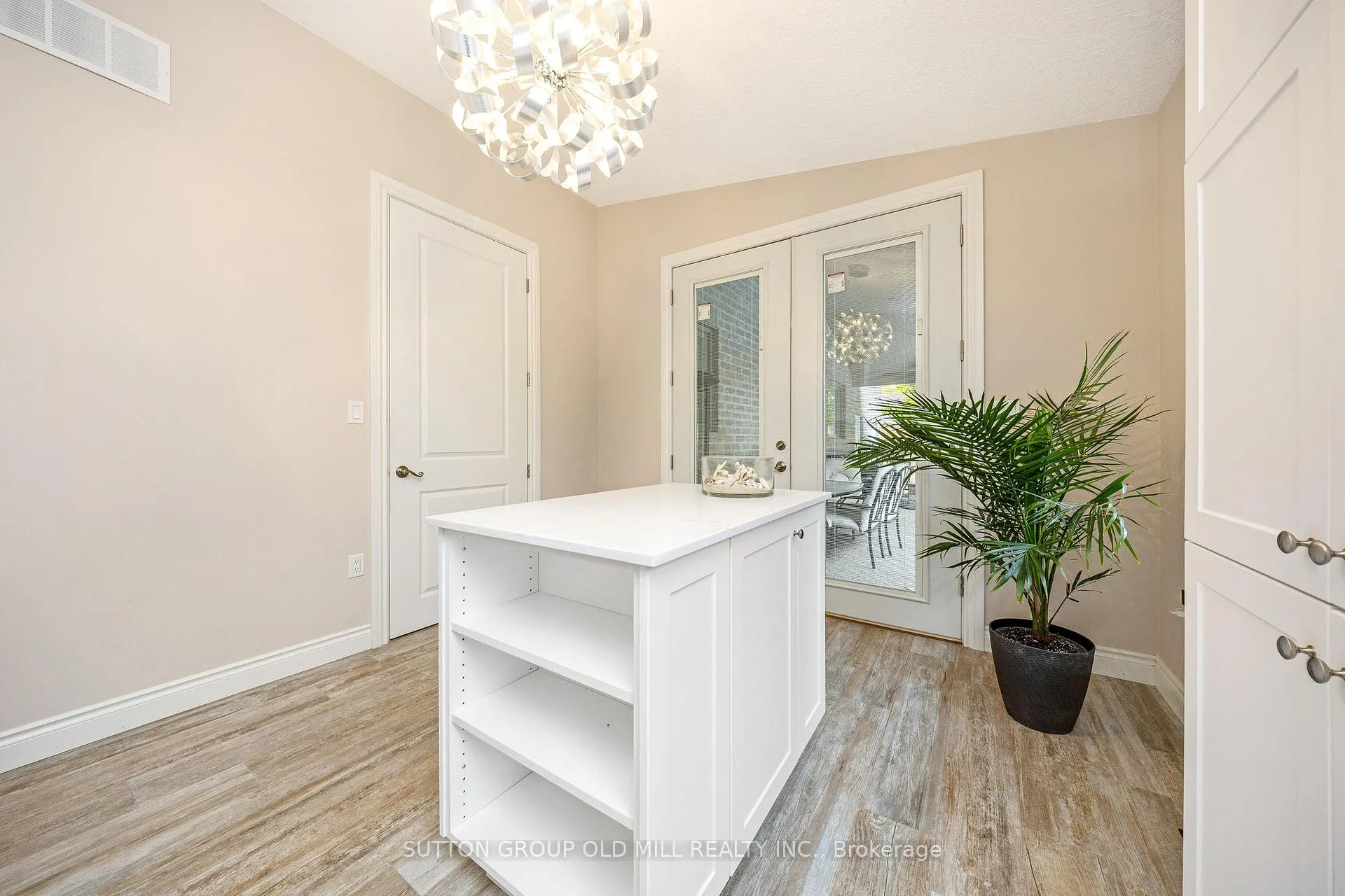 Photo 15 of 17 Miller Drive, Hamilton, Ancaster — HOMEH