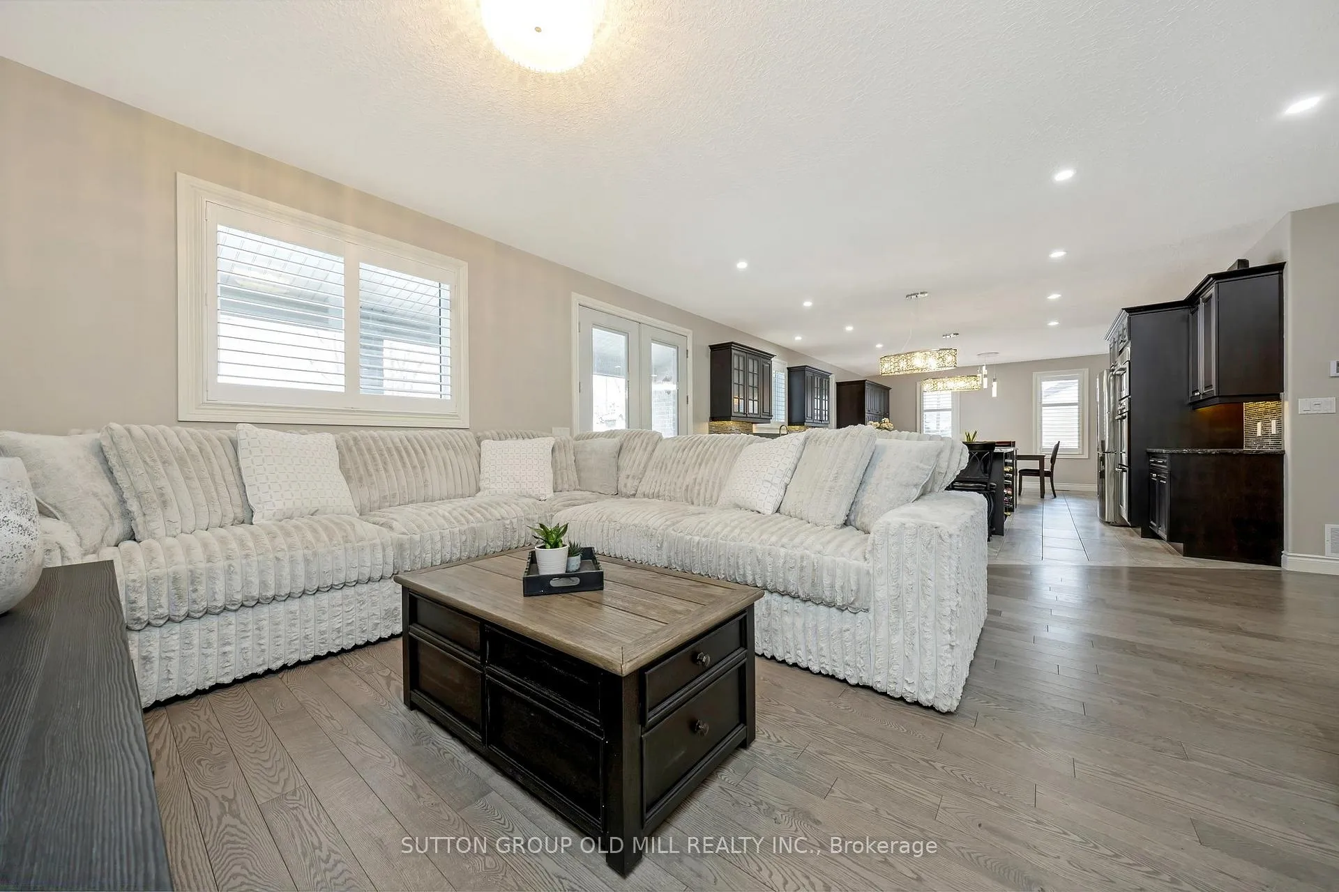 Photo 16 of 17 Miller Drive, Hamilton, Ancaster — HOMEH