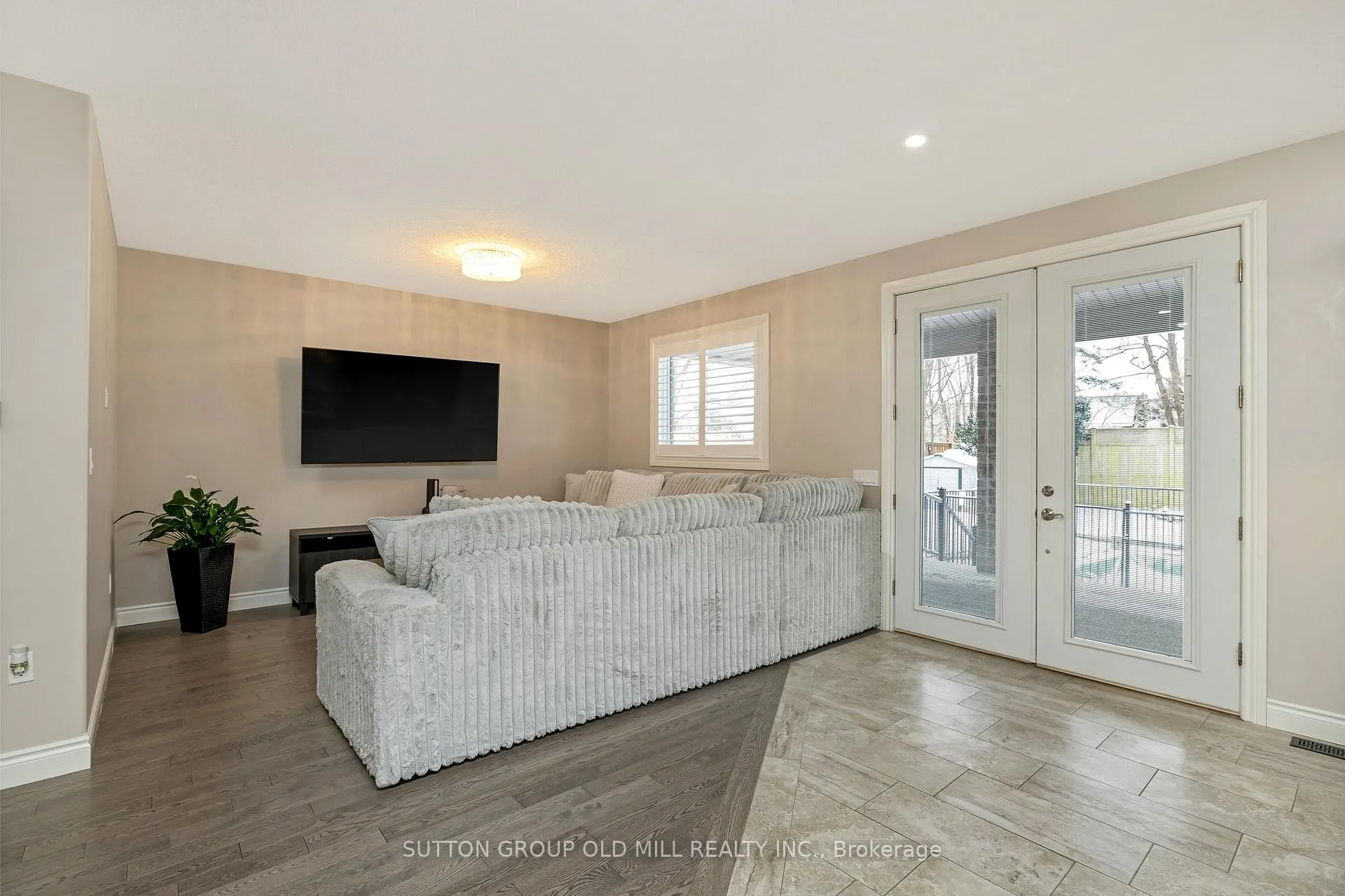 Photo 17 of 17 Miller Drive, Hamilton, Ancaster — HOMEH