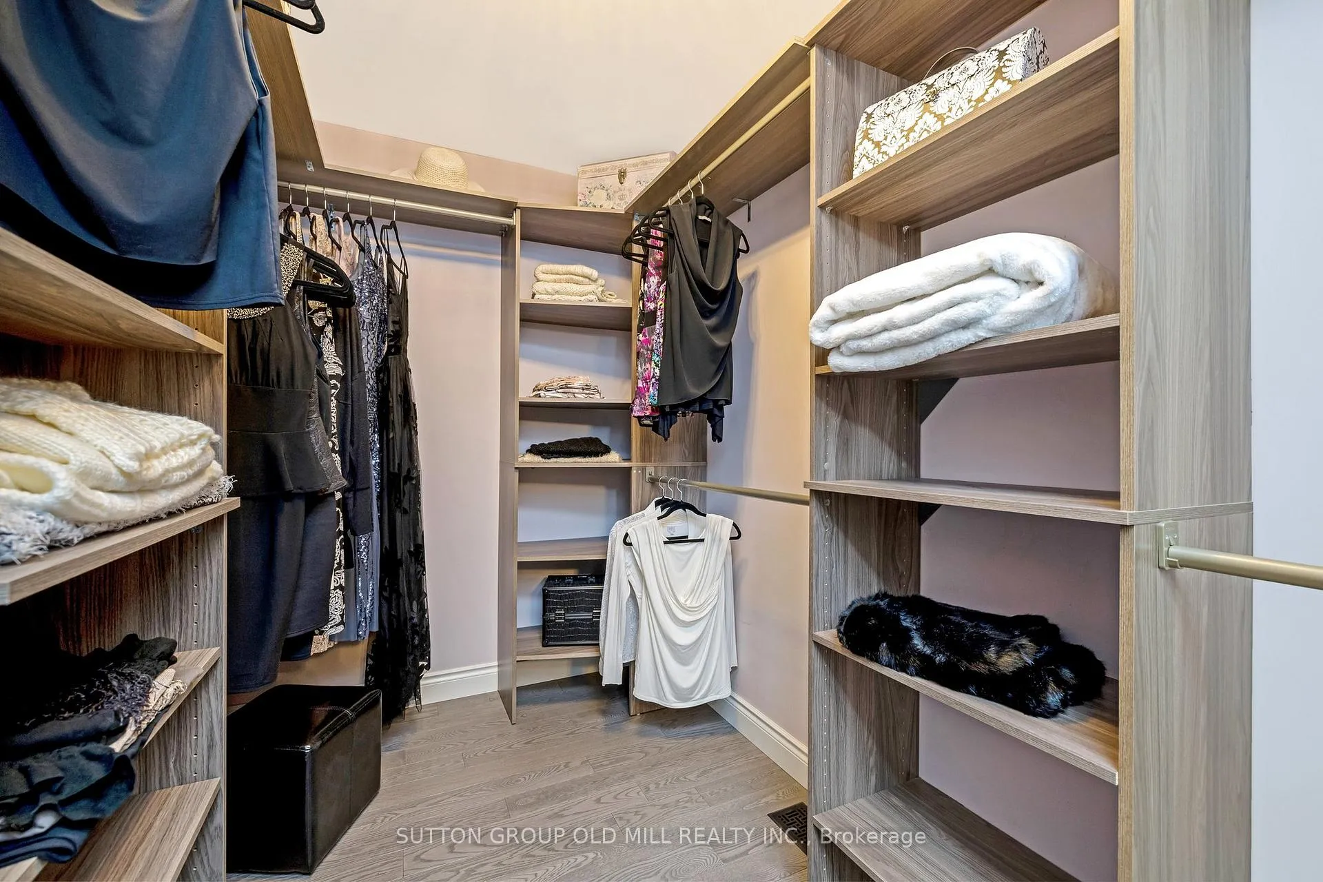 Photo 31 of 17 Miller Drive, Hamilton, Ancaster — HOMEH