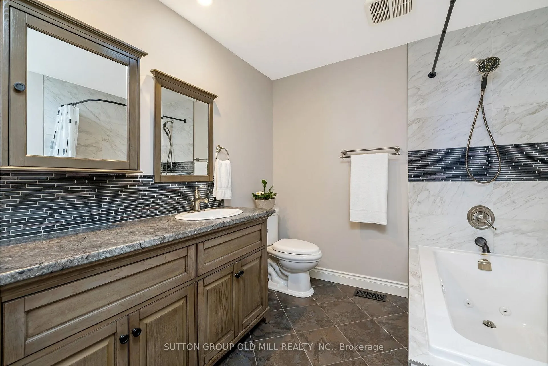 Photo 39 of 17 Miller Drive, Hamilton, Ancaster — HOMEH