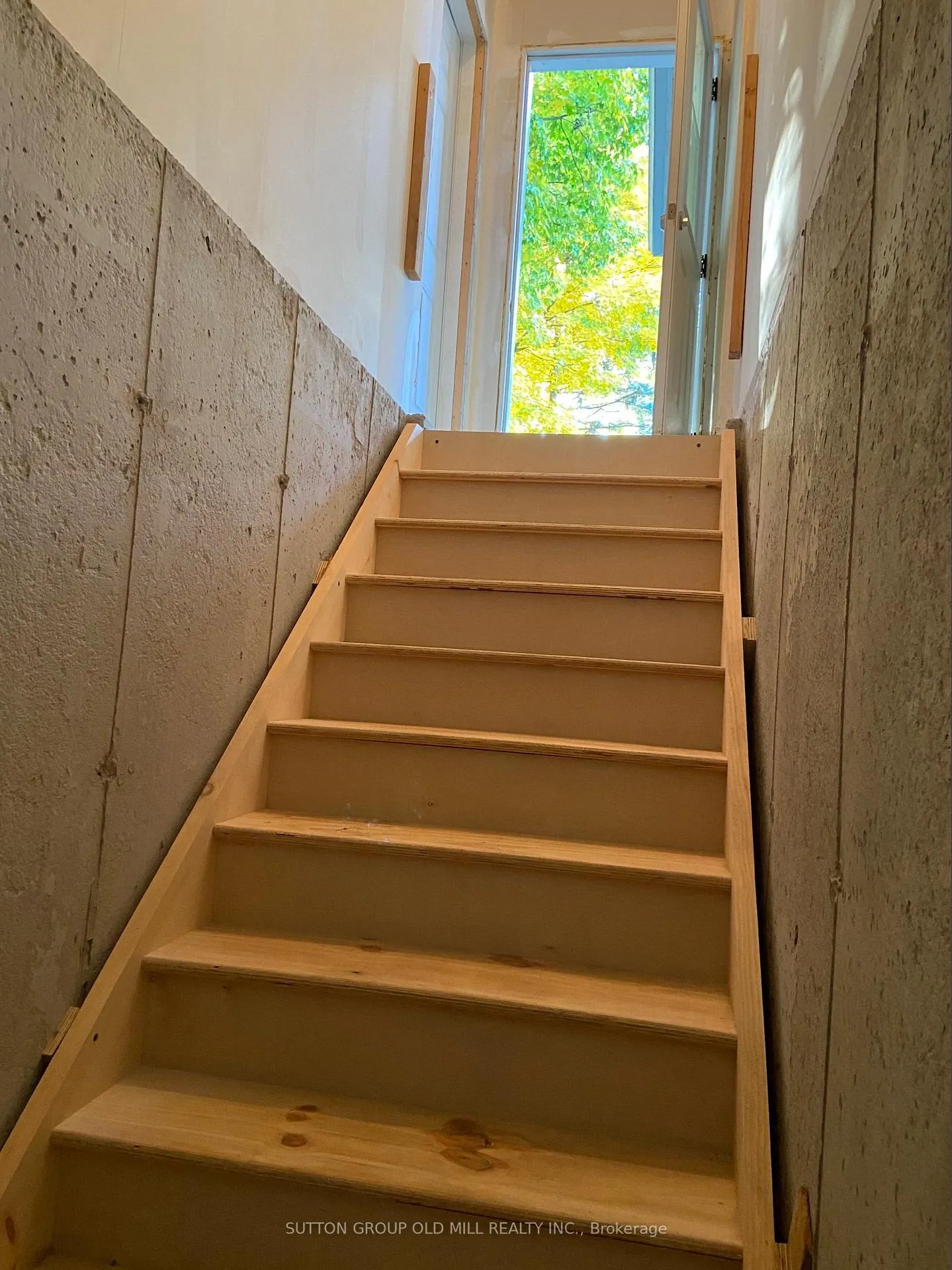 Photo 44 of 17 Miller Drive, Hamilton, Ancaster — HOMEH
