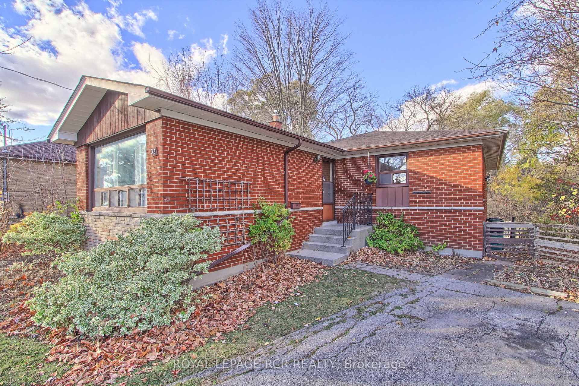 Photo 11 of 32 Graylee Avenue, Scarborough, Eglinton East — HOMEH