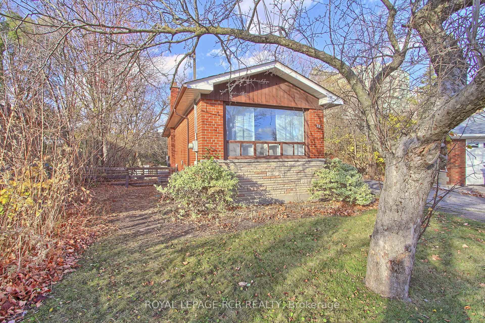 Photo 2 of 32 Graylee Avenue, Scarborough, Eglinton East — HOMEH