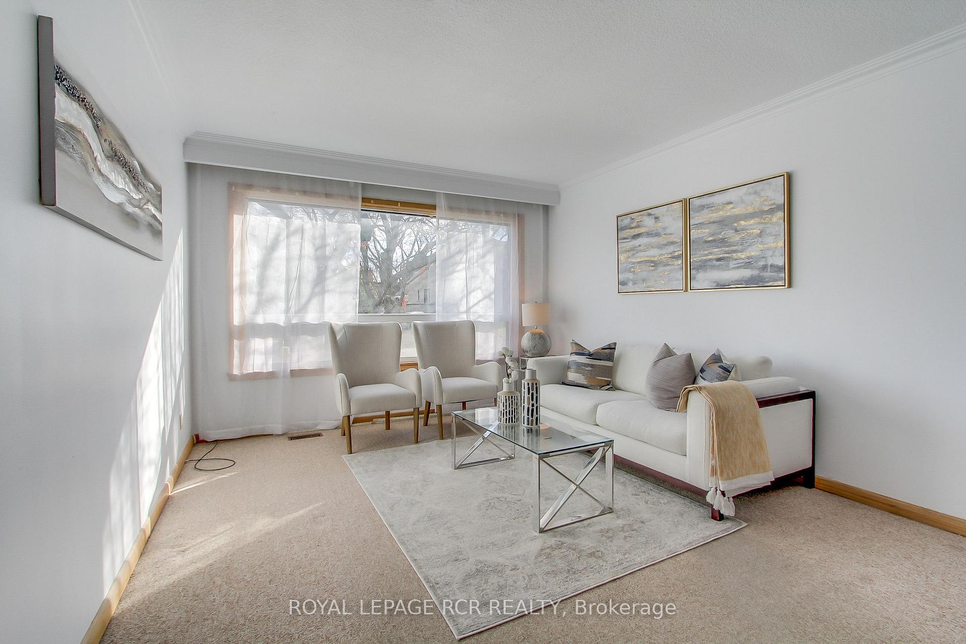 Photo 3 of 32 Graylee Avenue, Scarborough, Eglinton East — HOMEH