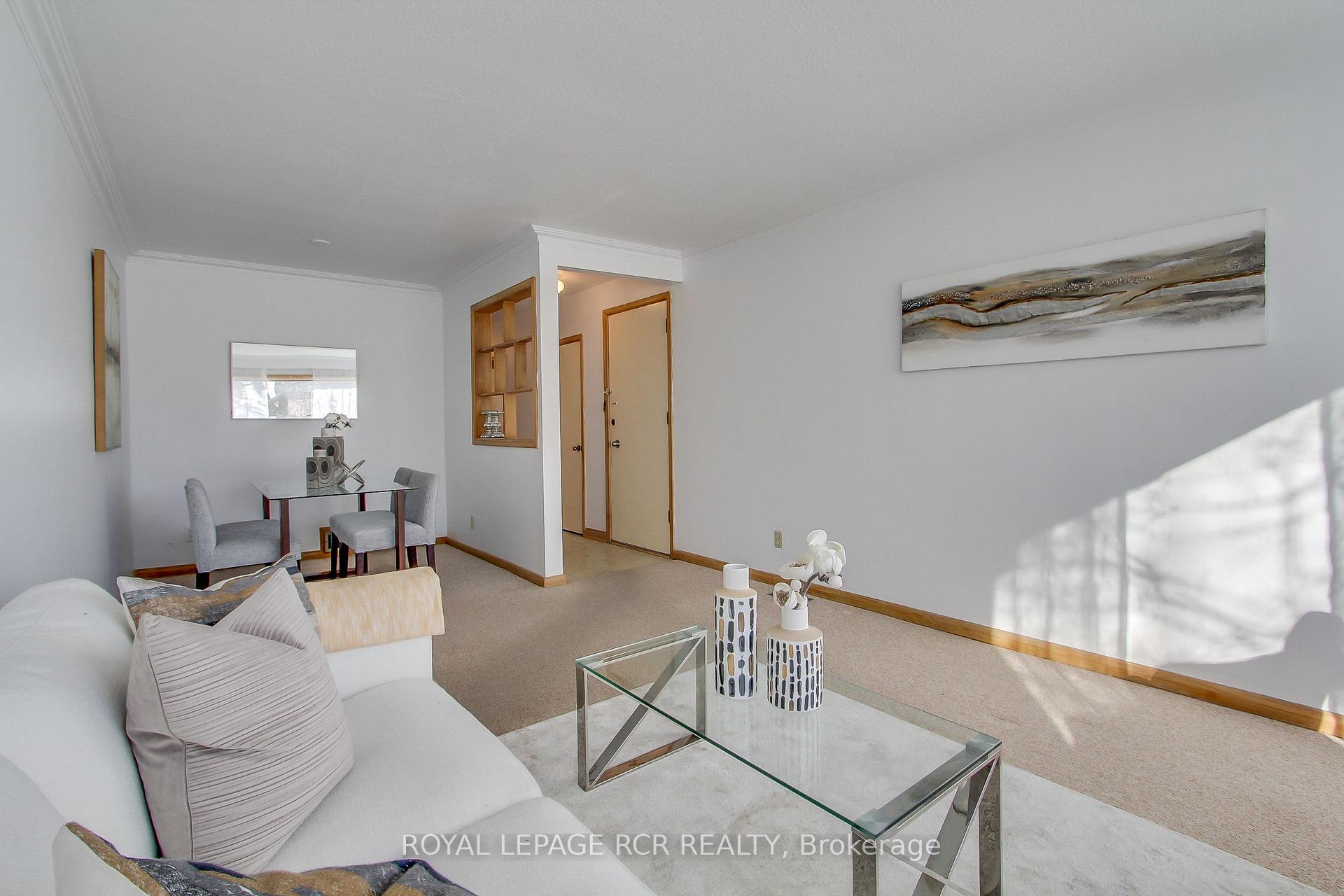 Photo 10 of 32 Graylee Avenue, Scarborough, Eglinton East — HOMEH