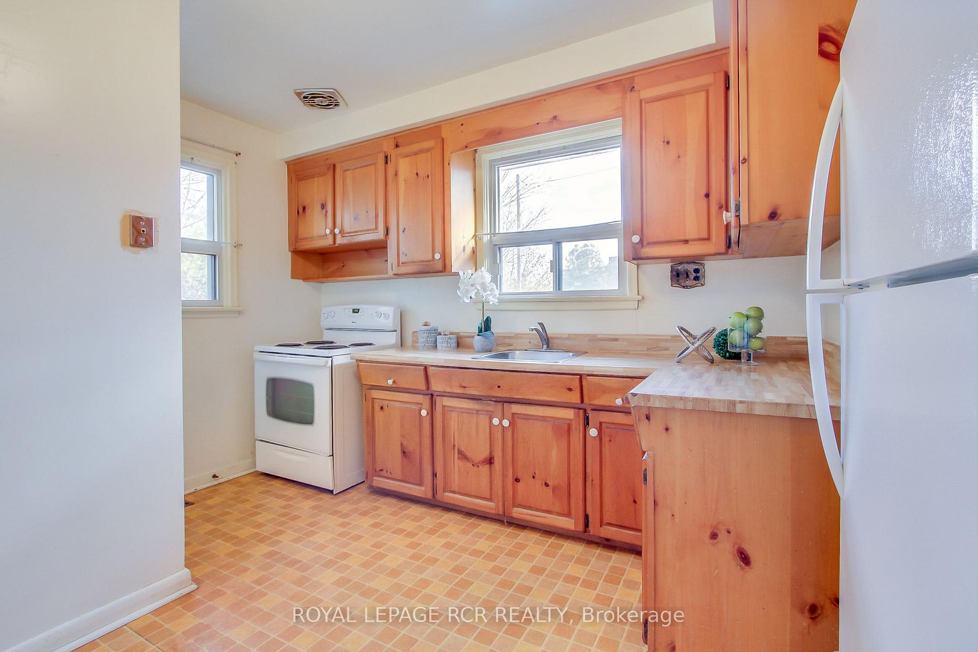 Photo 20 of 32 Graylee Avenue, Scarborough, Eglinton East — HOMEH