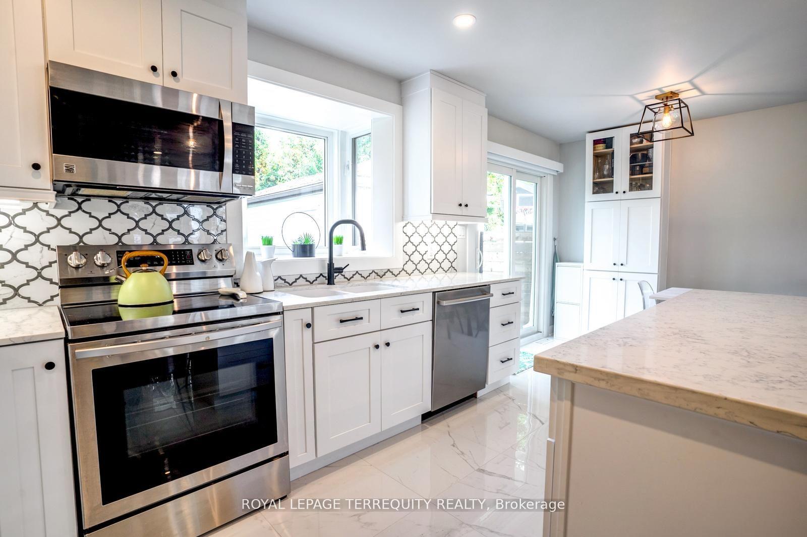 Photo 8 of 390 Little Avenue, Barrie, Allandale — HOMEH