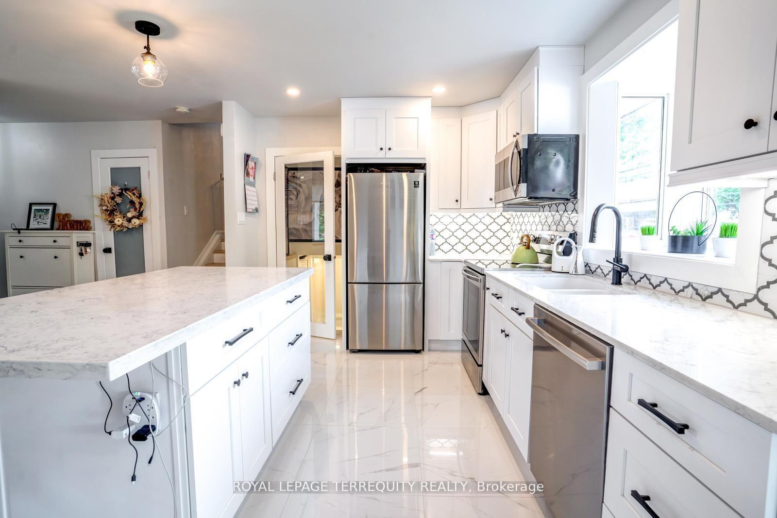 Photo 7 of 390 Little Avenue, Barrie, Allandale — HOMEH