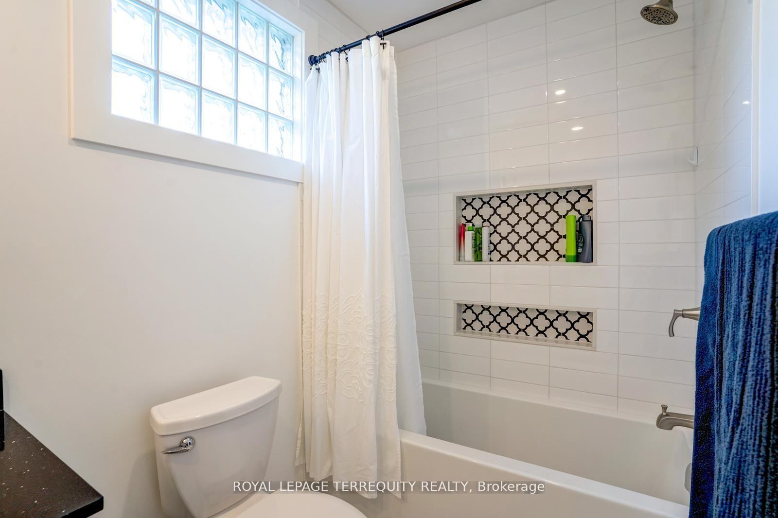 Photo 10 of 390 Little Avenue, Barrie, Allandale — HOMEH