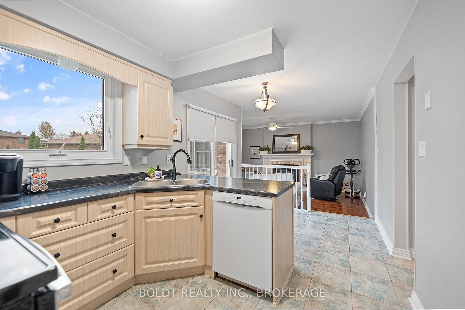 Photo 13 of 54 Belair Drive, St. Catharines, Port Dalhousie — HOMEH