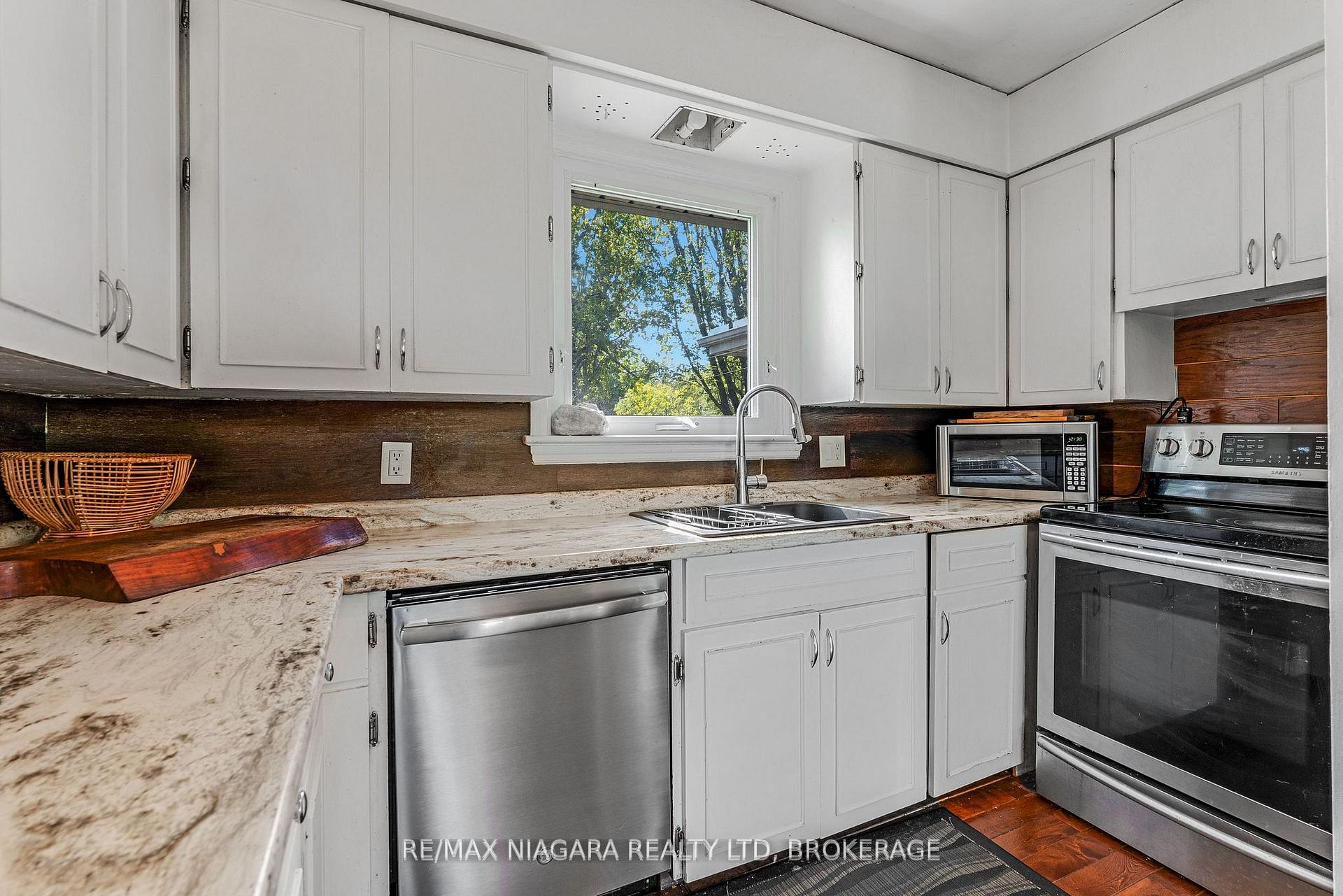 Photo 12 of 958 Silver Bay Road, Port Colborne, Sherkston — HOMEH