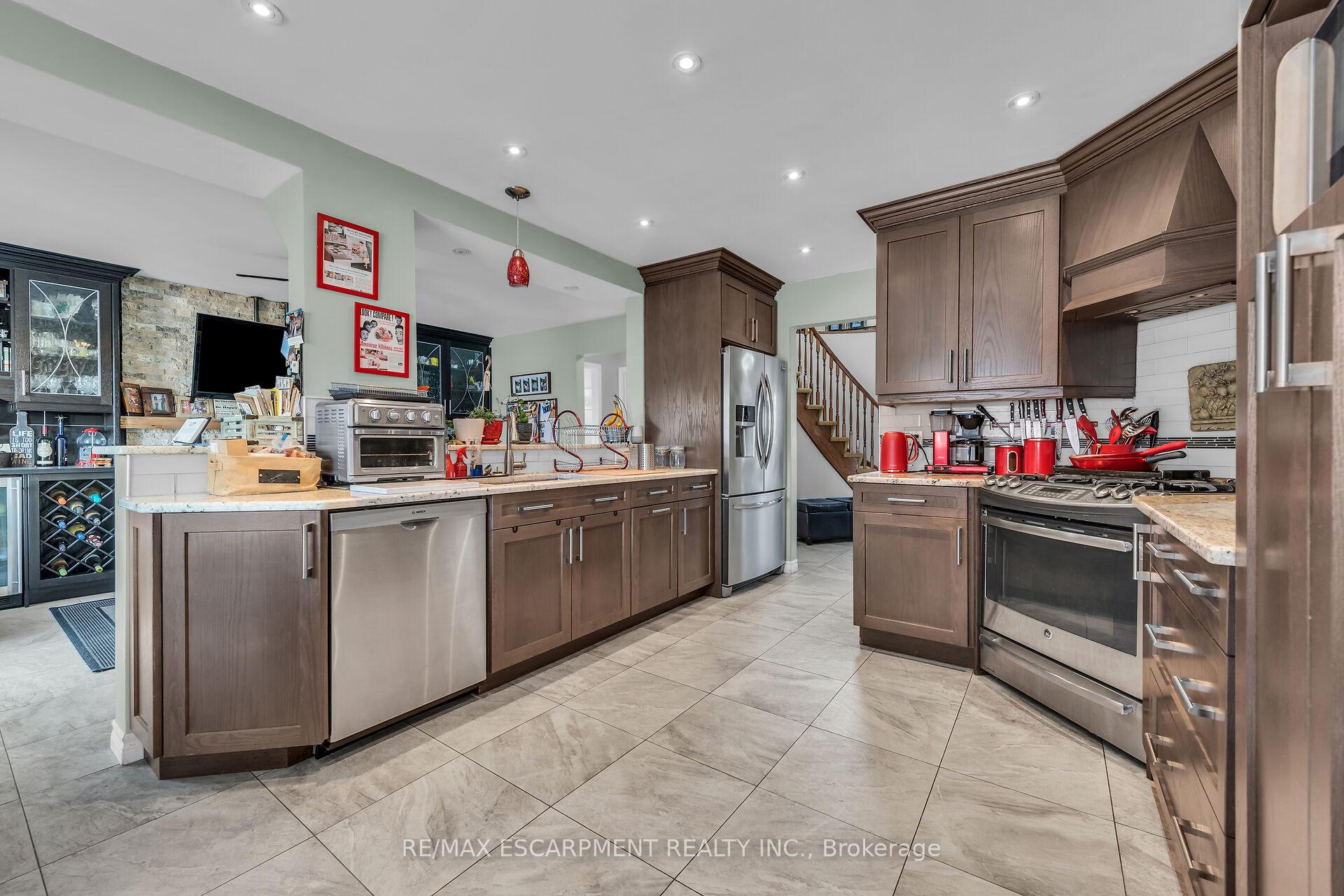Photo 16 of 113 Valera Drive, Hamilton, Stoney Creek — HOMEH