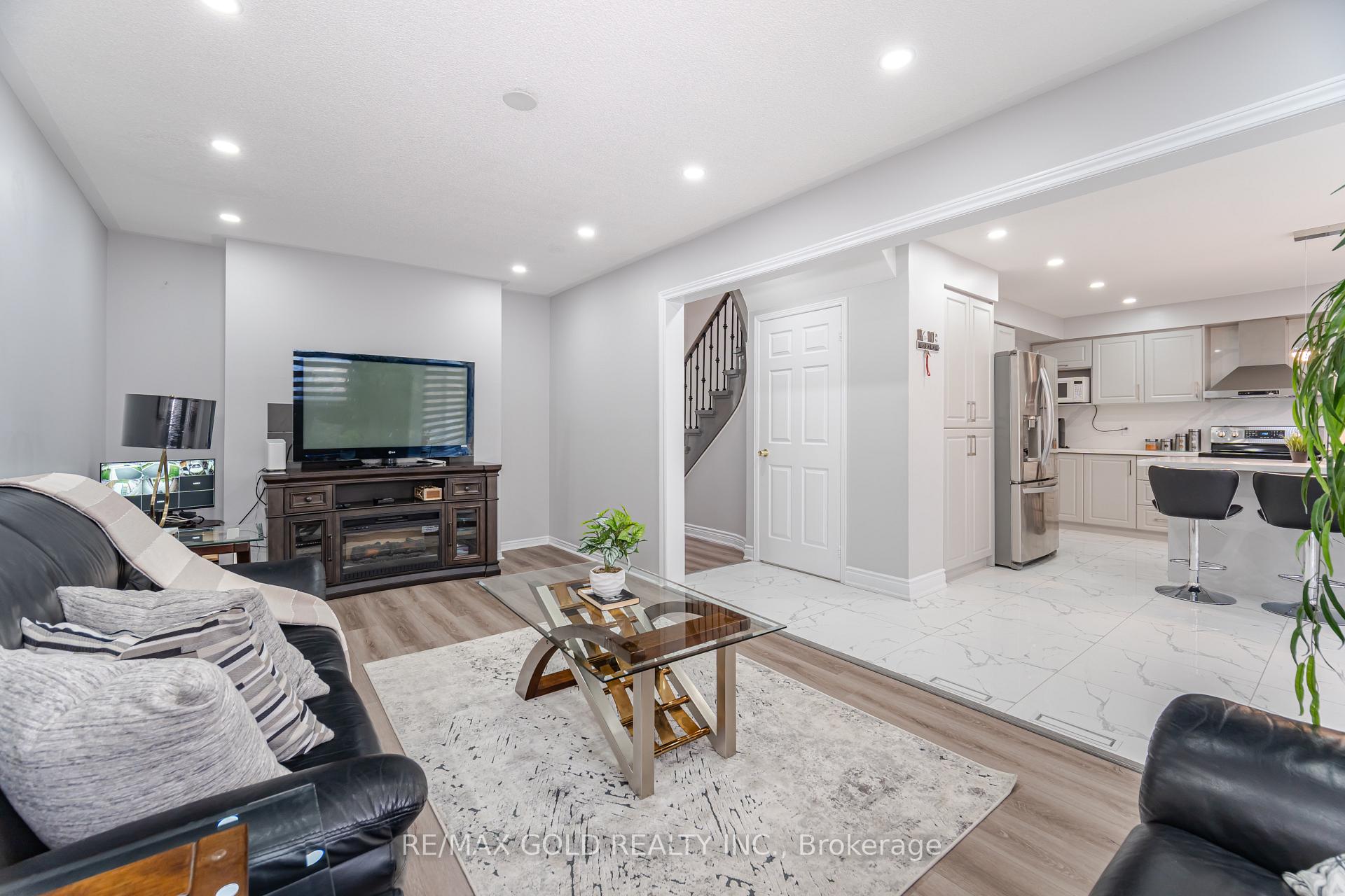 Photo 6 of 54 Novella Place, Brampton, Westgate — HOMEH