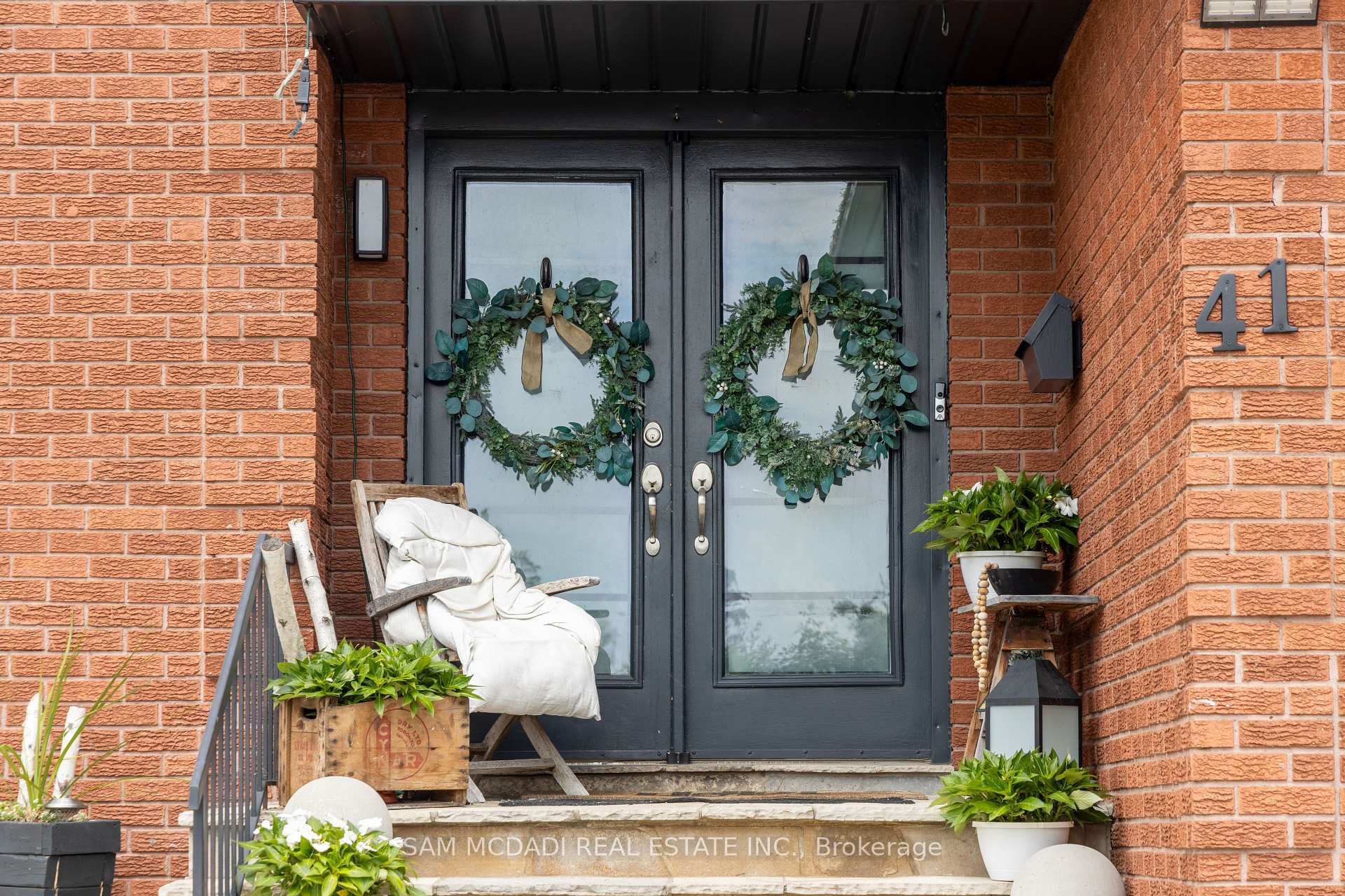 Photo 5 of 41 Regalview Drive, Hamilton, Stoney Creek — HOMEH