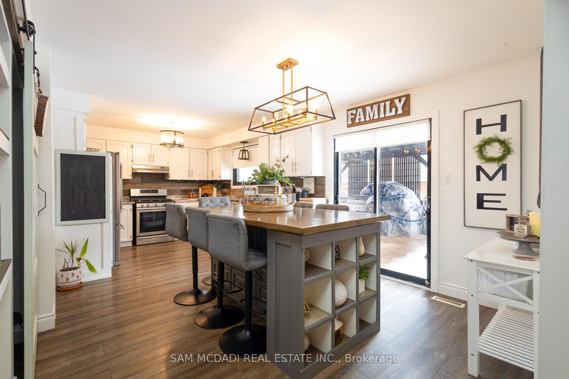 Photo 12 of 41 Regalview Drive, Hamilton, Stoney Creek — HOMEH