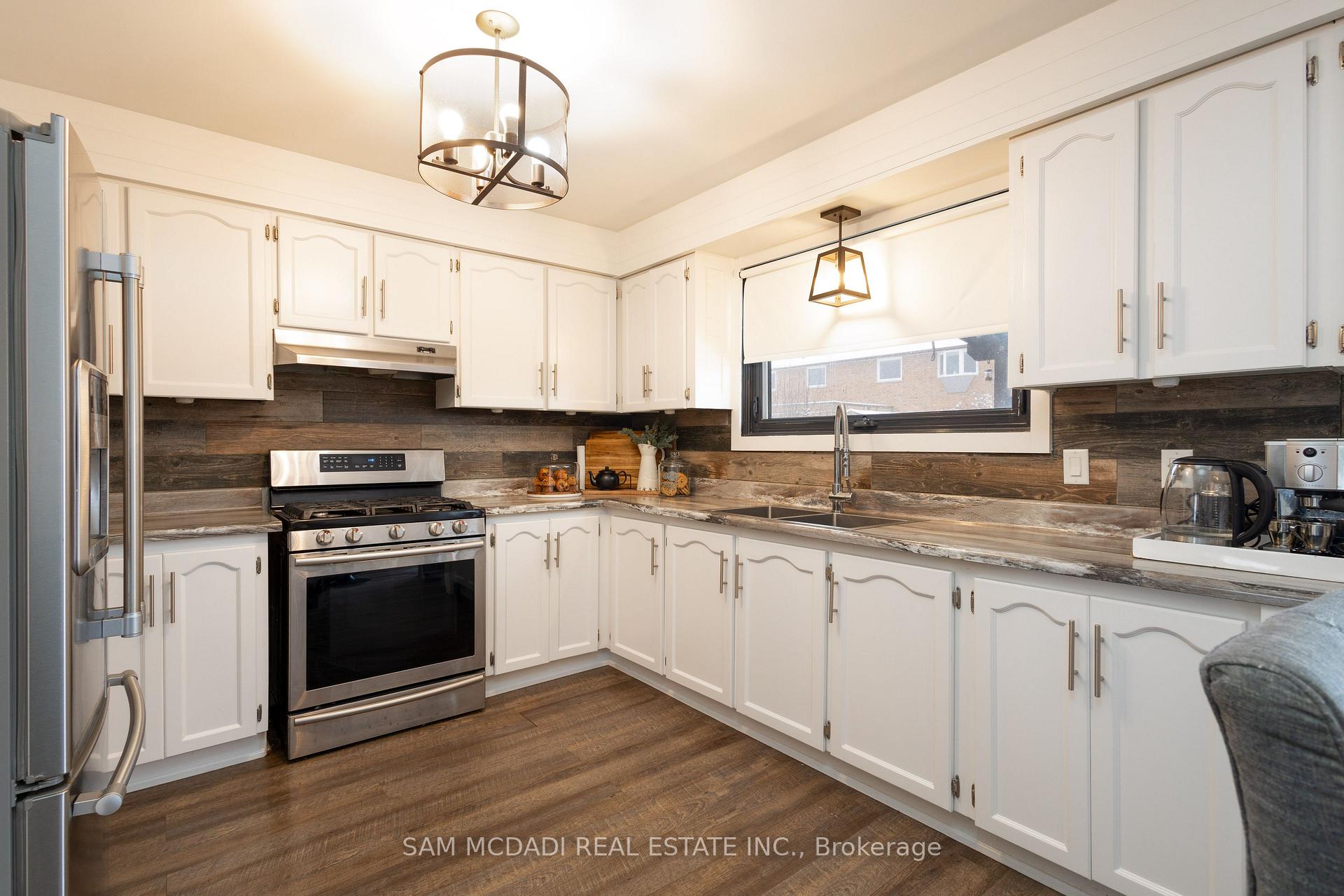 Photo 18 of 41 Regalview Drive, Hamilton, Stoney Creek — HOMEH