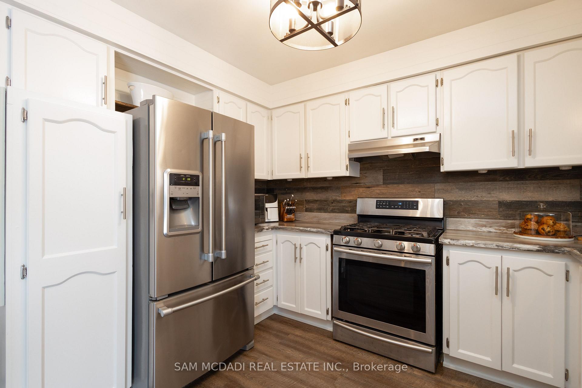 Photo 15 of 41 Regalview Drive, Hamilton, Stoney Creek — HOMEH