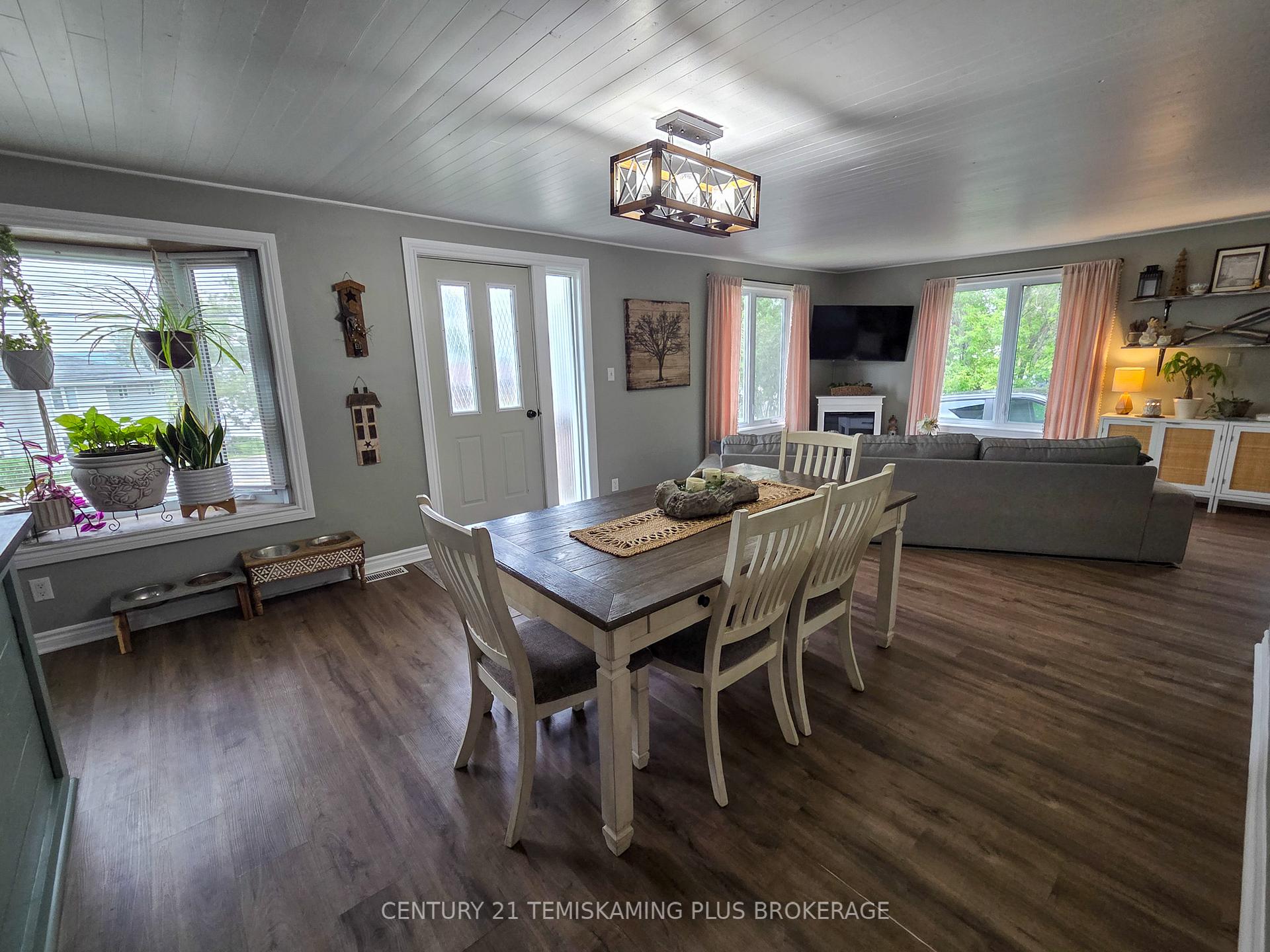 Photo 4 of 516 Lakeshore Road, Temiskaming Shores, New Liskeard — HOMEH