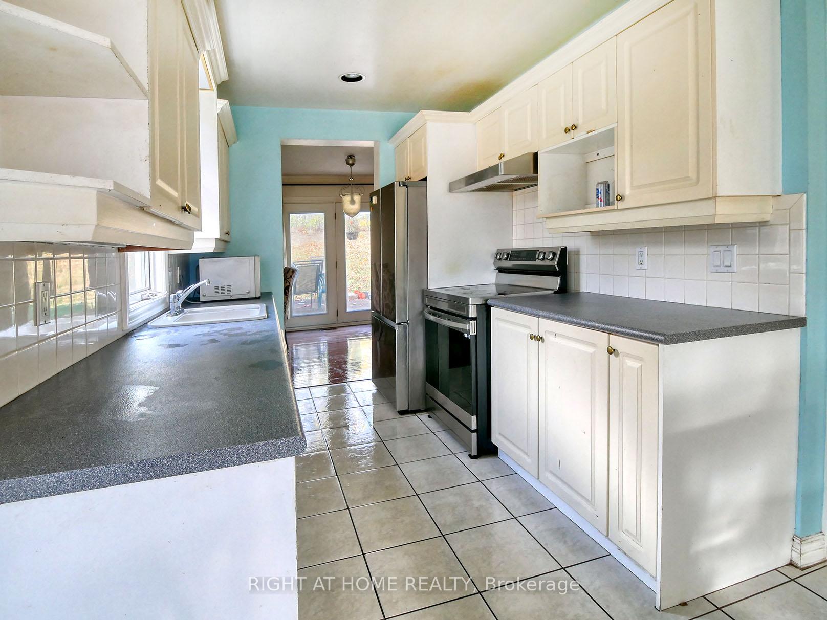 Photo 2 of 8 Darwin Place, Brampton, Heart Lake West — HOMEH