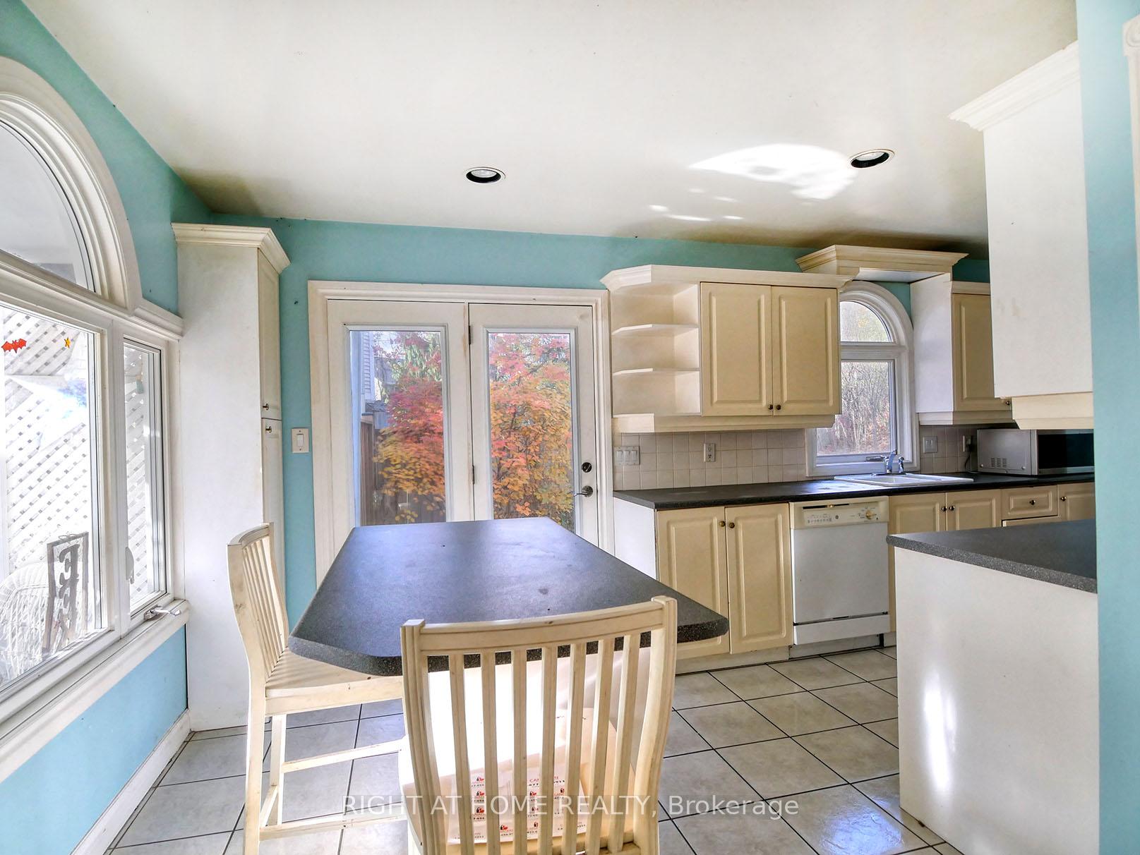 Photo 4 of 8 Darwin Place, Brampton, Heart Lake West — HOMEH