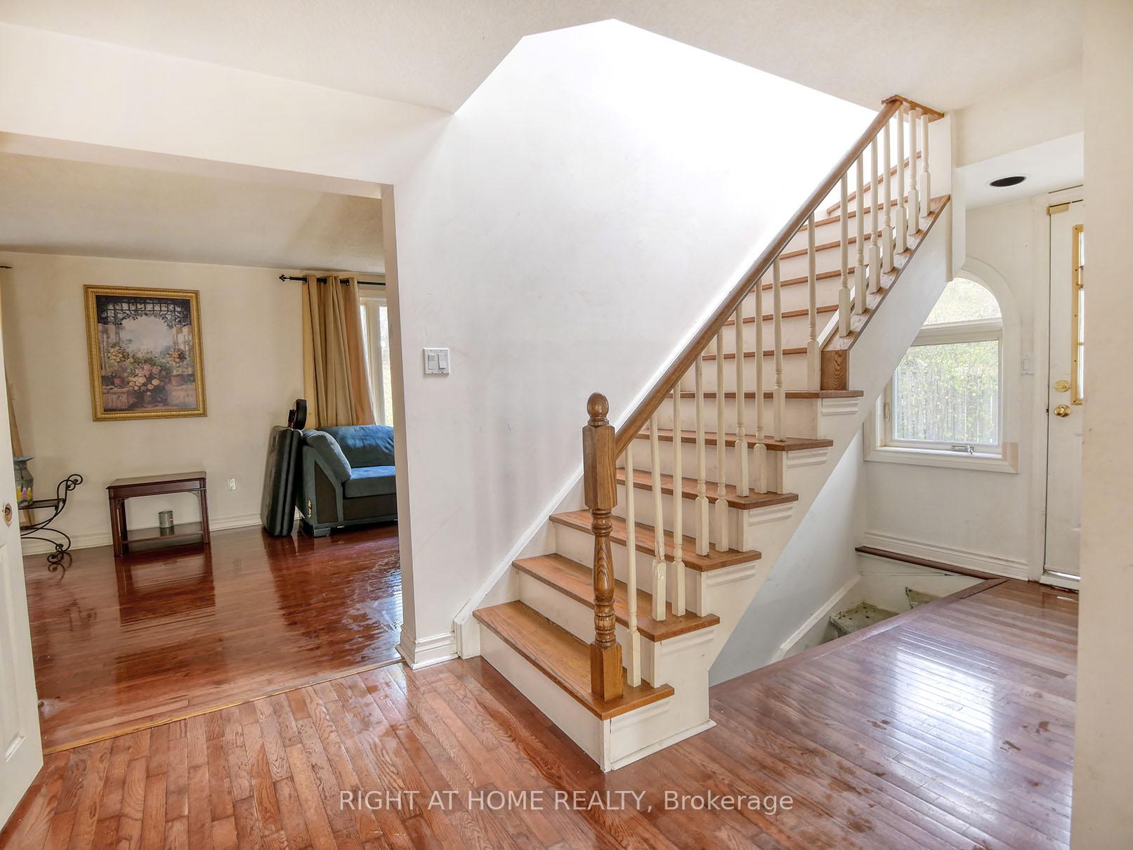 Photo 5 of 8 Darwin Place, Brampton, Heart Lake West — HOMEH