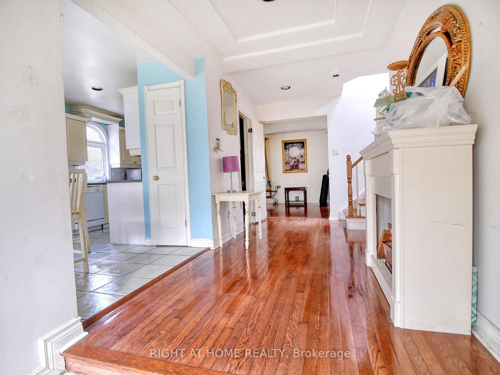 Photo 6 of 8 Darwin Place, Brampton, Heart Lake West — HOMEH