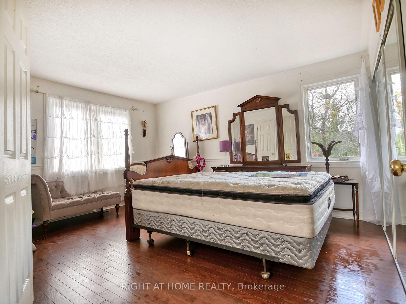 Photo 11 of 8 Darwin Place, Brampton, Heart Lake West — HOMEH
