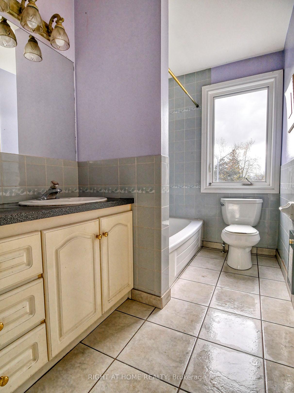 Photo 9 of 8 Darwin Place, Brampton, Heart Lake West — HOMEH