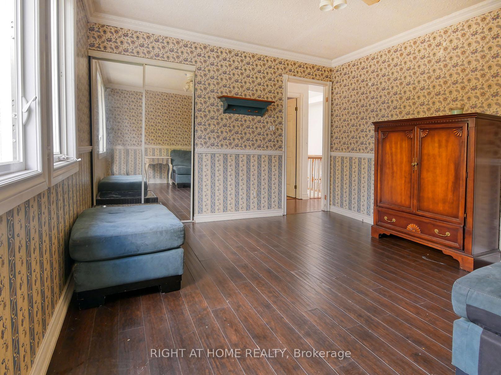 Photo 10 of 8 Darwin Place, Brampton, Heart Lake West — HOMEH