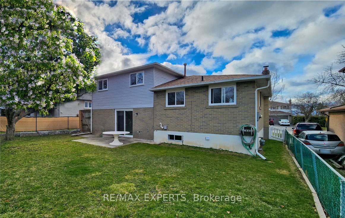 Photo 28 of 92 Clover Ridge Drive E, Ajax, South East — HOMEH