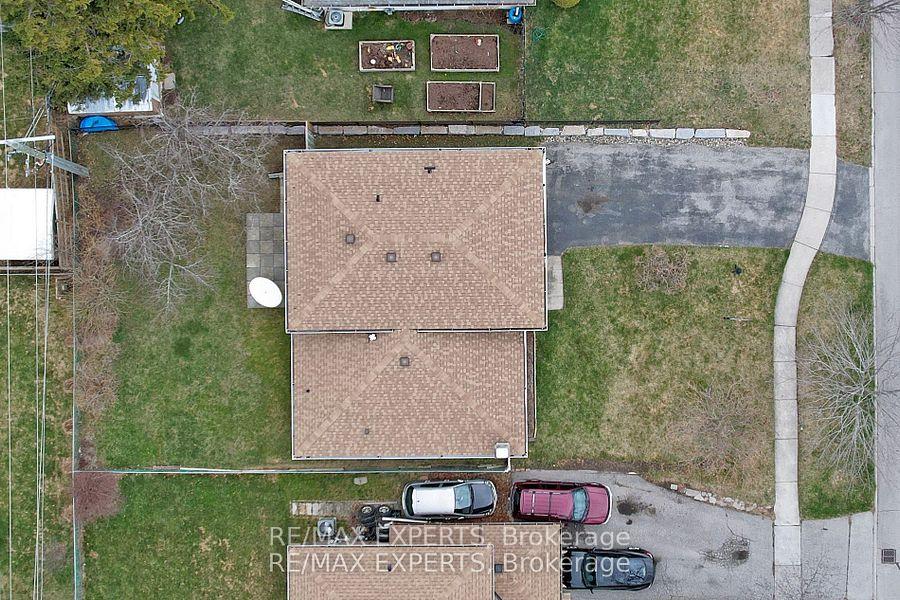 Photo 24 of 92 Clover Ridge Drive E, Ajax, South East — HOMEH