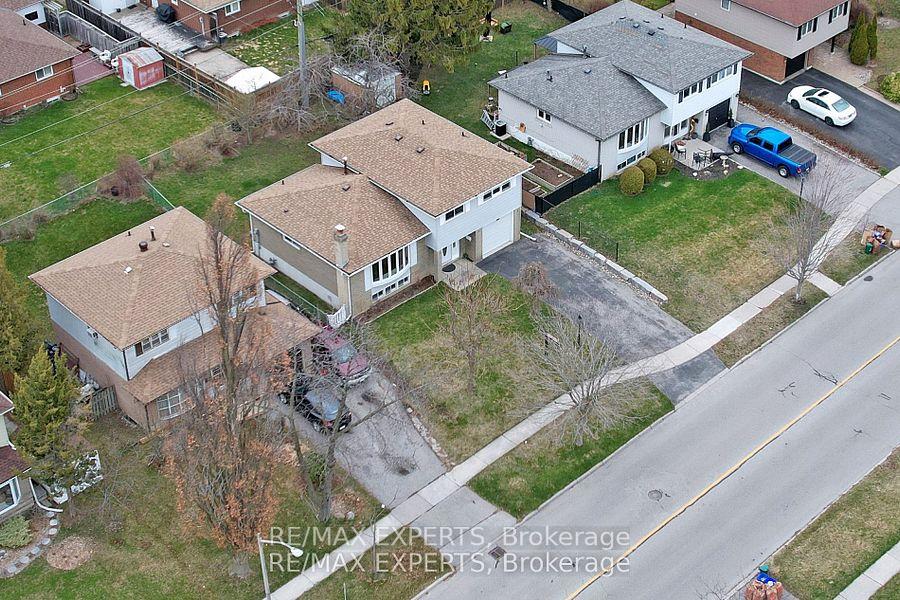 Photo 35 of 92 Clover Ridge Drive E, Ajax, South East — HOMEH