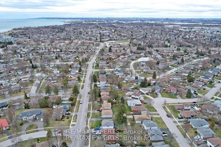 Photo 30 of 92 Clover Ridge Drive E, Ajax, South East — HOMEH