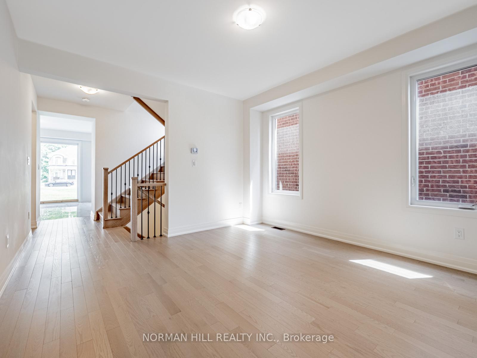 Photo 3 of 5 Lilestone Drive, Brampton, Credit Valley — HOMEH