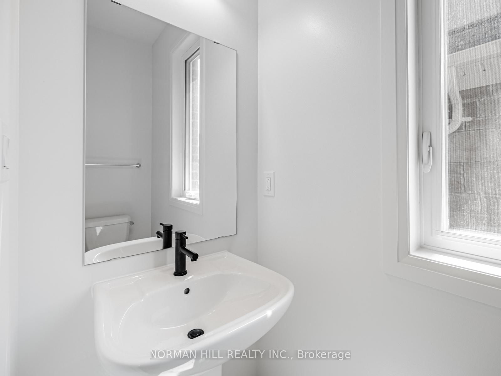 Photo 7 of 5 Lilestone Drive, Brampton, Credit Valley — HOMEH