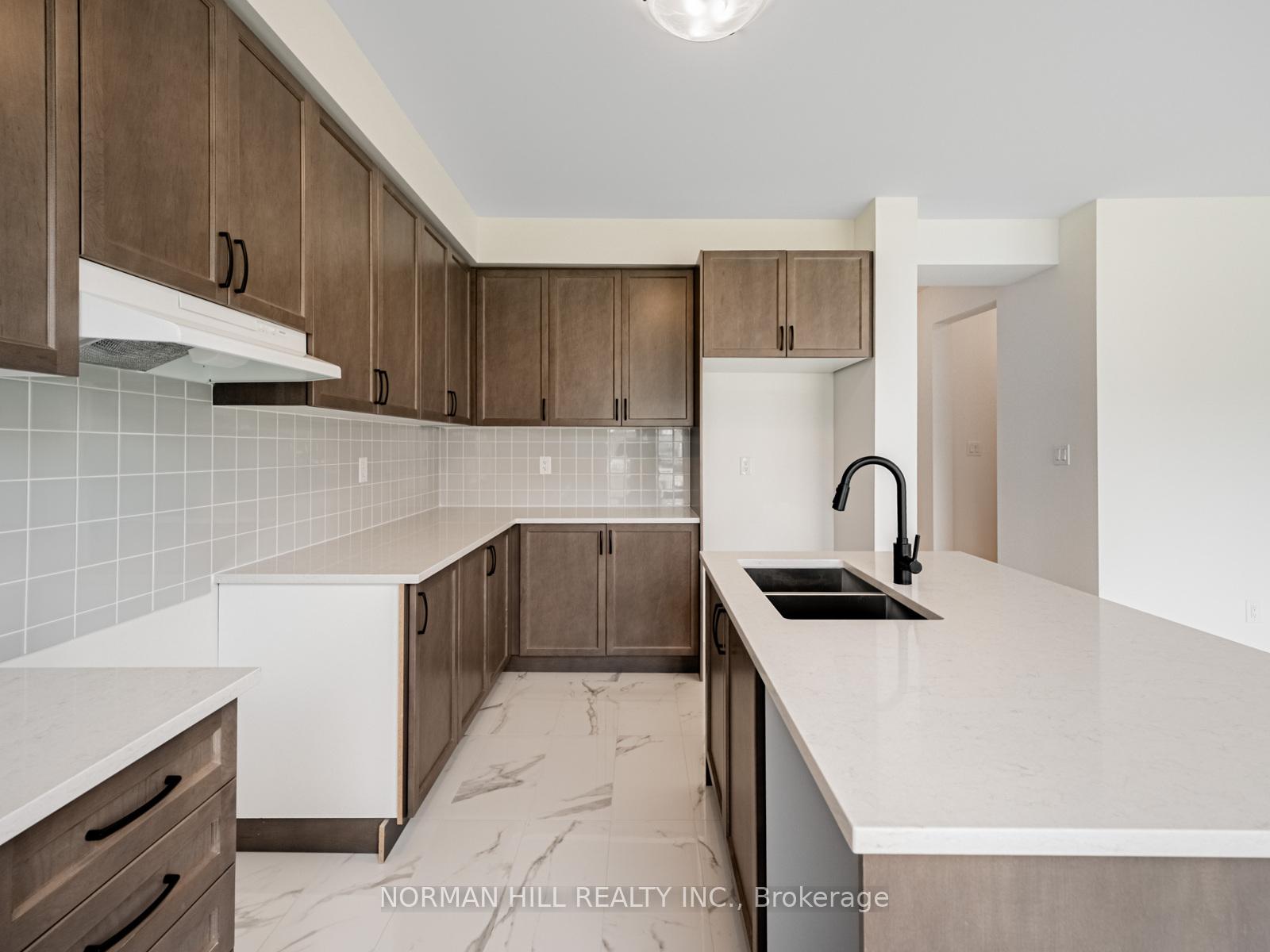 Photo 8 of 5 Lilestone Drive, Brampton, Credit Valley — HOMEH