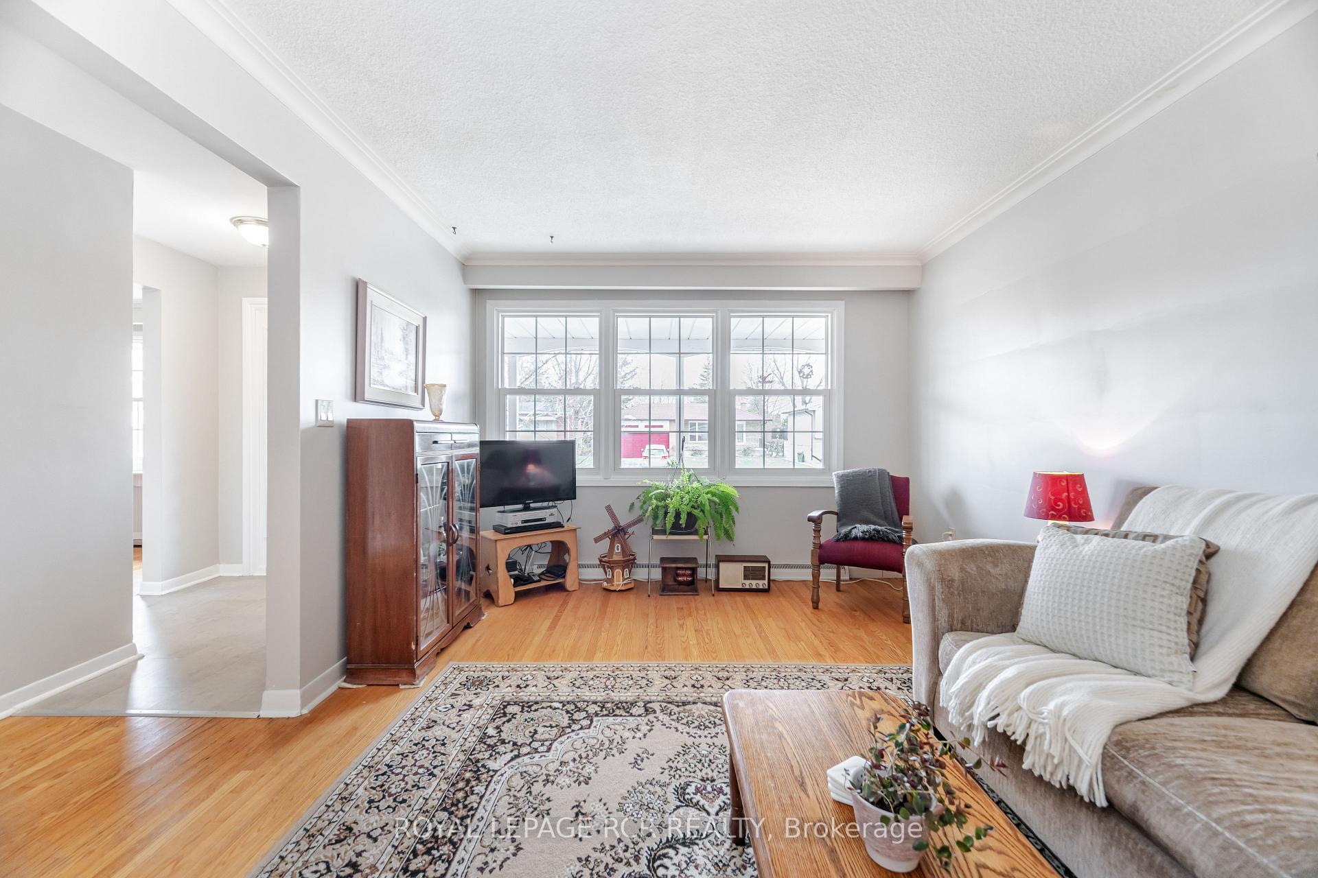 Photo 9 of 227 Elizabeth Street S, Brampton, Brampton South — HOMEH