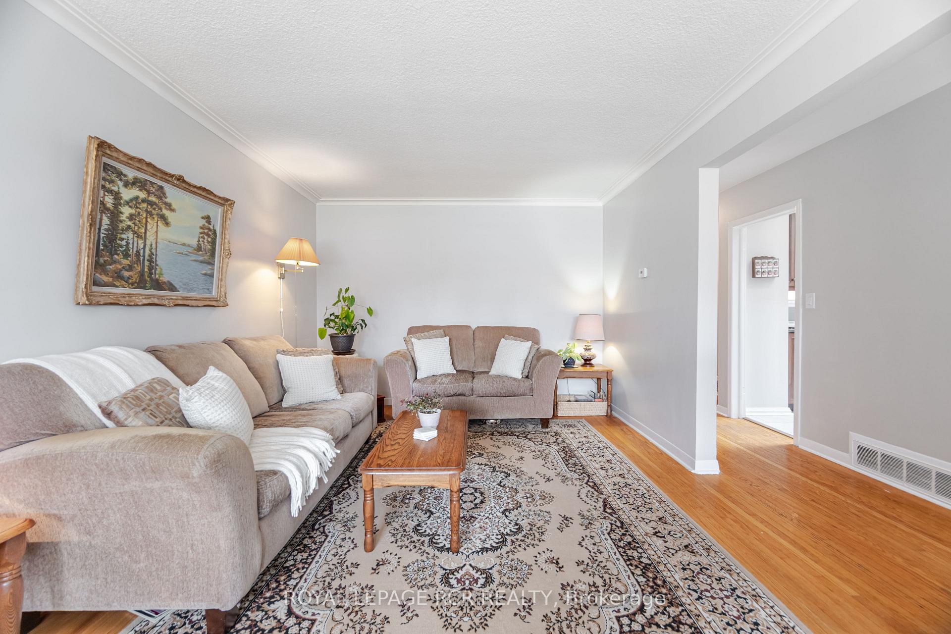 Photo 4 of 227 Elizabeth Street S, Brampton, Brampton South — HOMEH