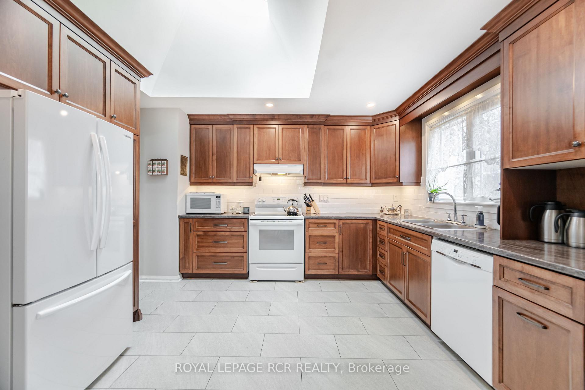Photo 31 of 227 Elizabeth Street S, Brampton, Brampton South — HOMEH