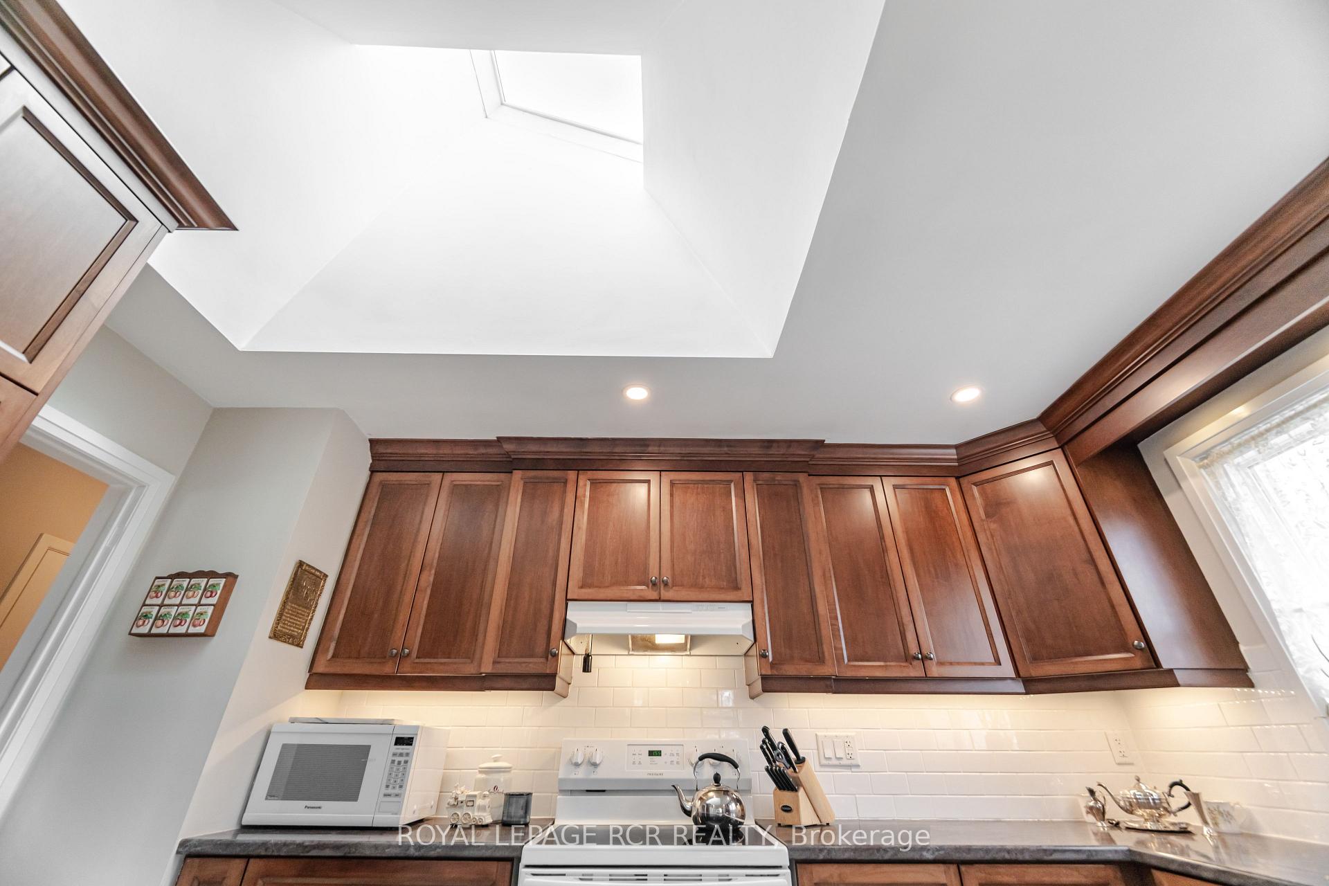 Photo 11 of 227 Elizabeth Street S, Brampton, Brampton South — HOMEH