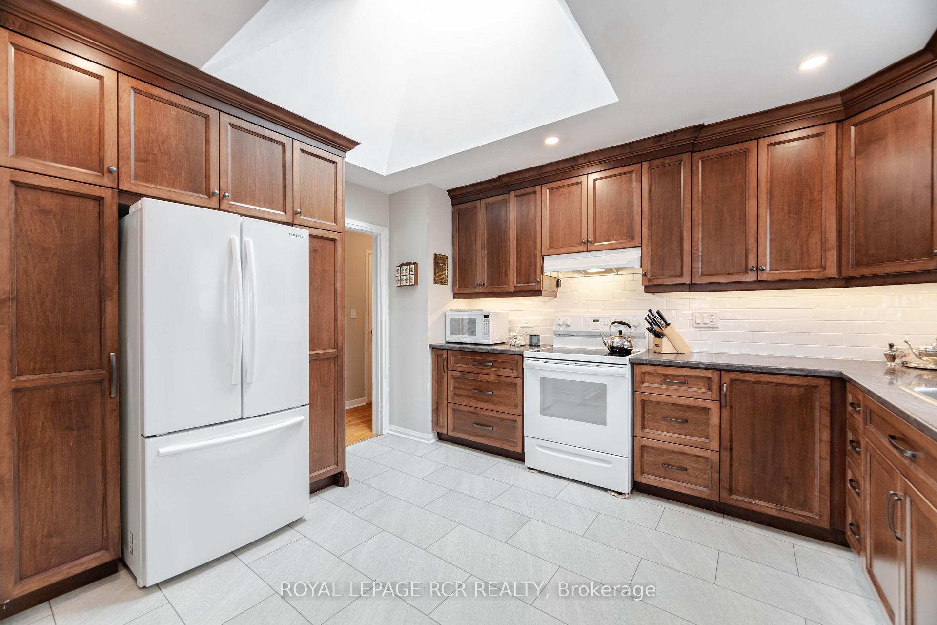 Photo 6 of 227 Elizabeth Street S, Brampton, Brampton South — HOMEH