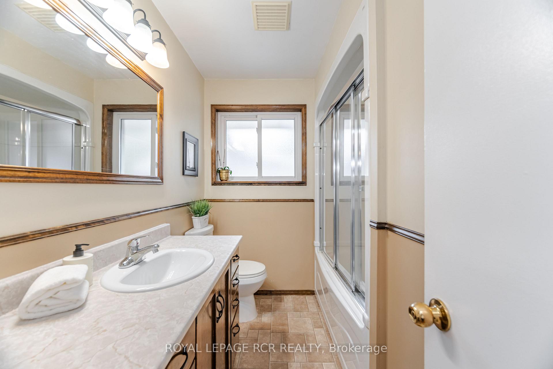 Photo 18 of 227 Elizabeth Street S, Brampton, Brampton South — HOMEH
