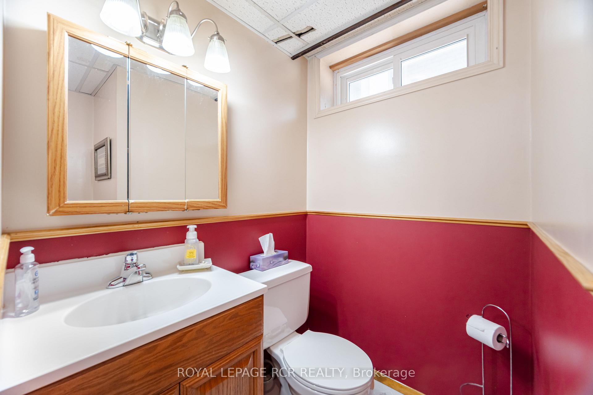 Photo 19 of 227 Elizabeth Street S, Brampton, Brampton South — HOMEH