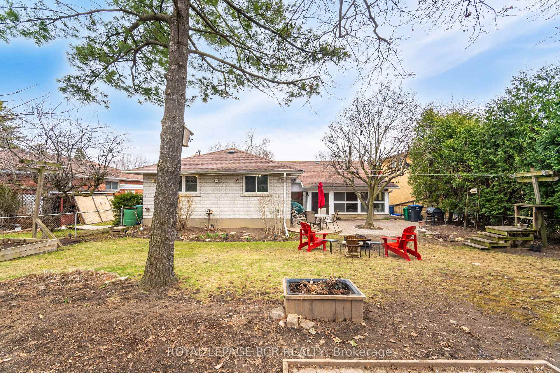 Photo 35 of 227 Elizabeth Street S, Brampton, Brampton South — HOMEH