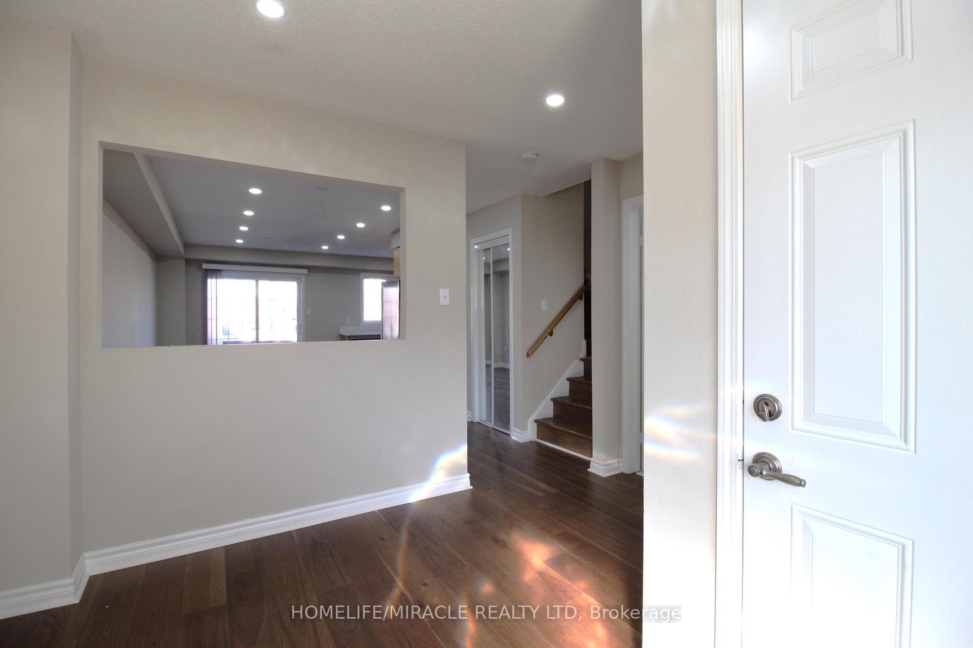 Photo 5 of 118 Native Landing, Brampton, Fletcher's Creek Village — HOMEH