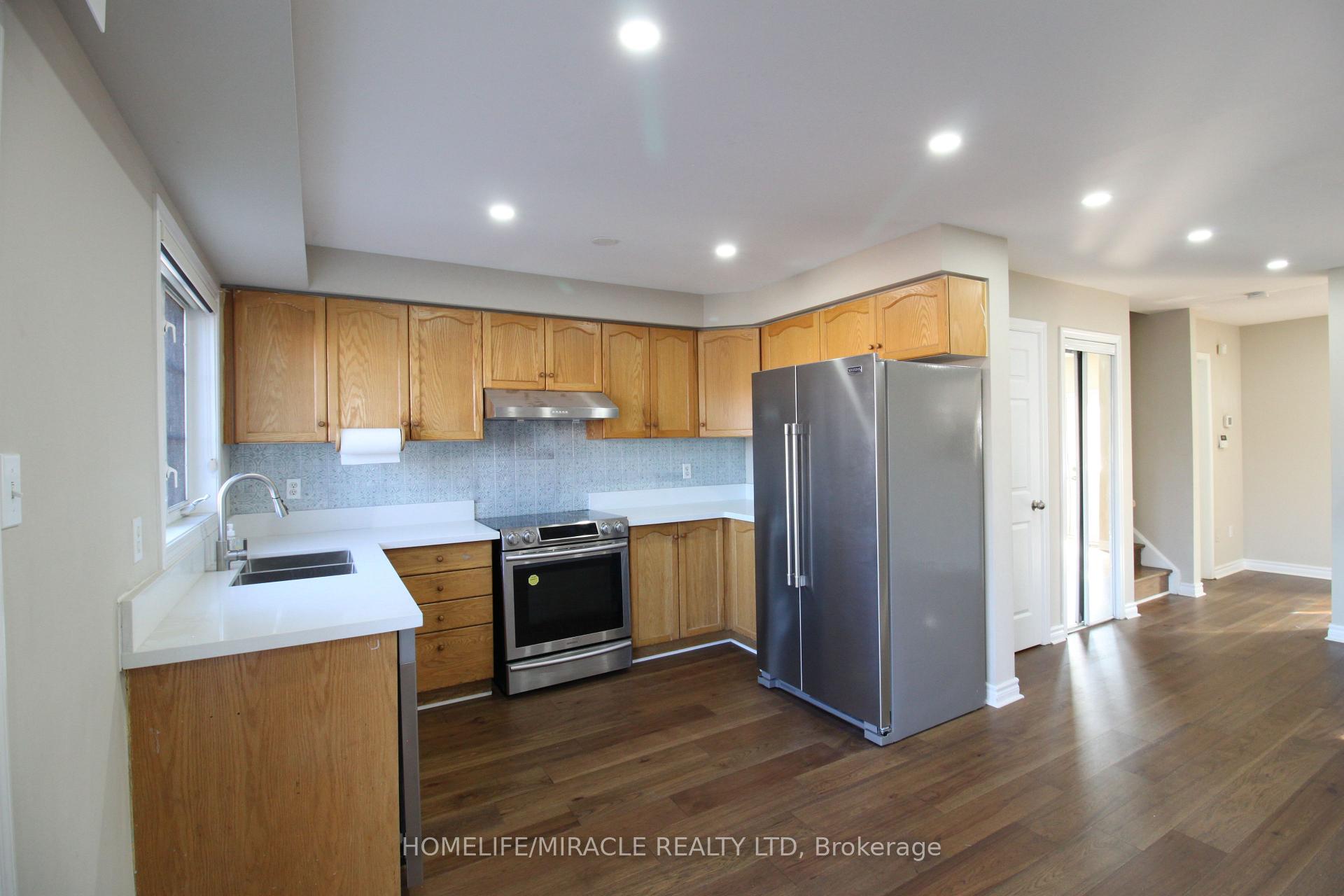 Photo 10 of 118 Native Landing, Brampton, Fletcher's Creek Village — HOMEH