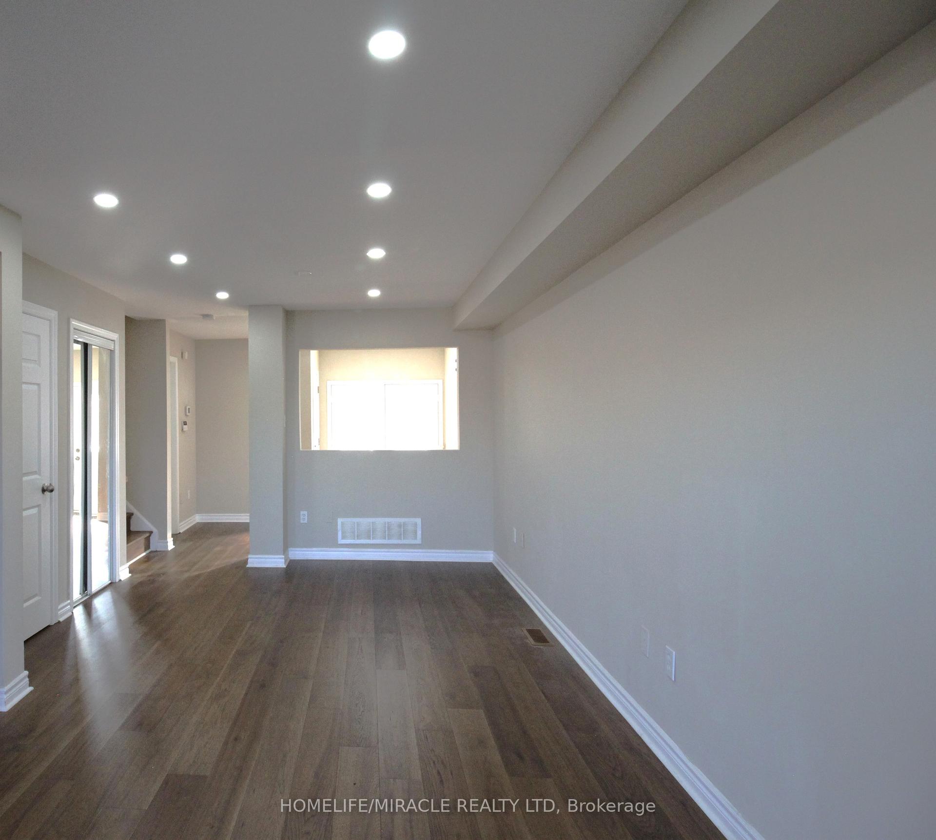Photo 6 of 118 Native Landing, Brampton, Fletcher's Creek Village — HOMEH