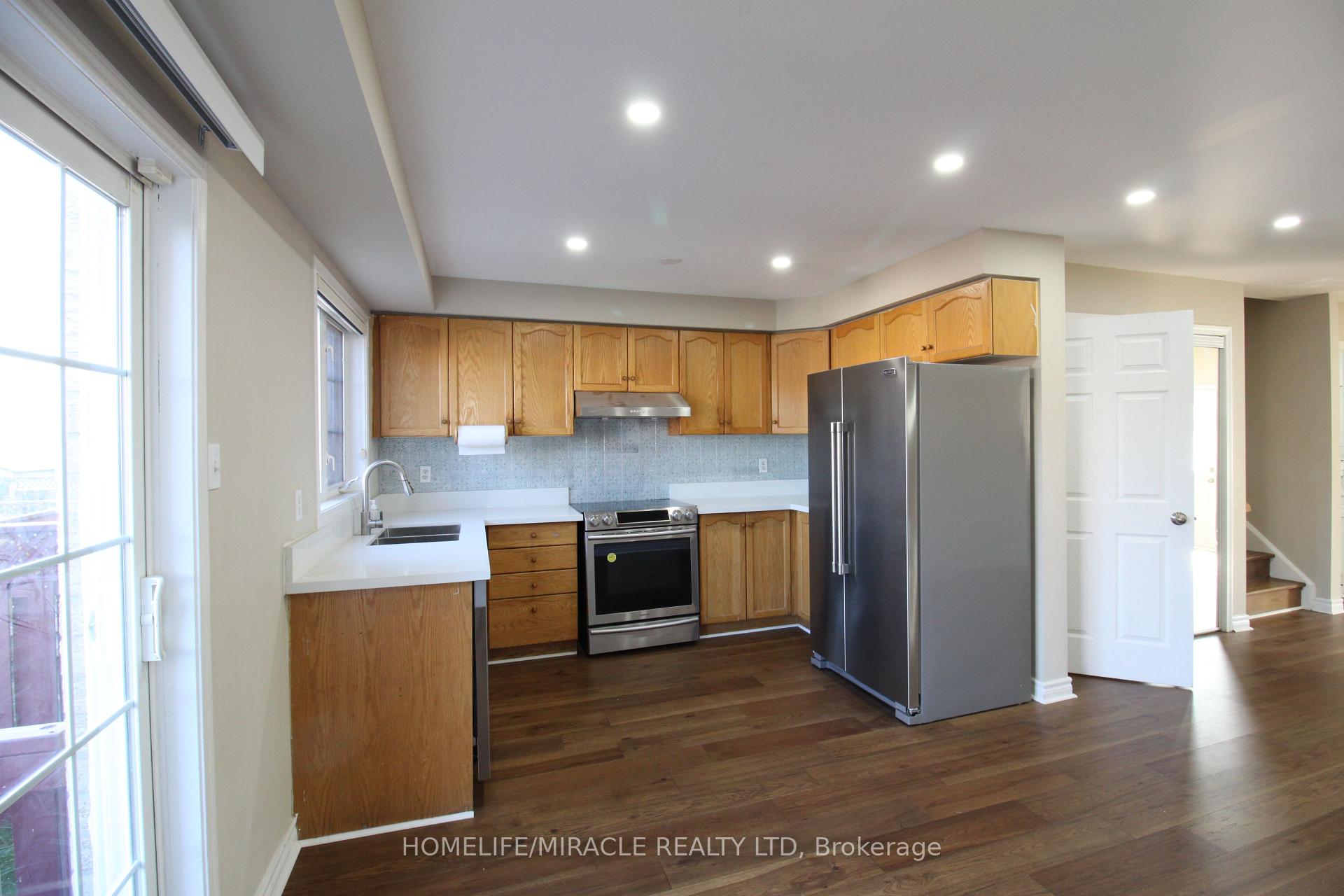 Photo 7 of 118 Native Landing, Brampton, Fletcher's Creek Village — HOMEH