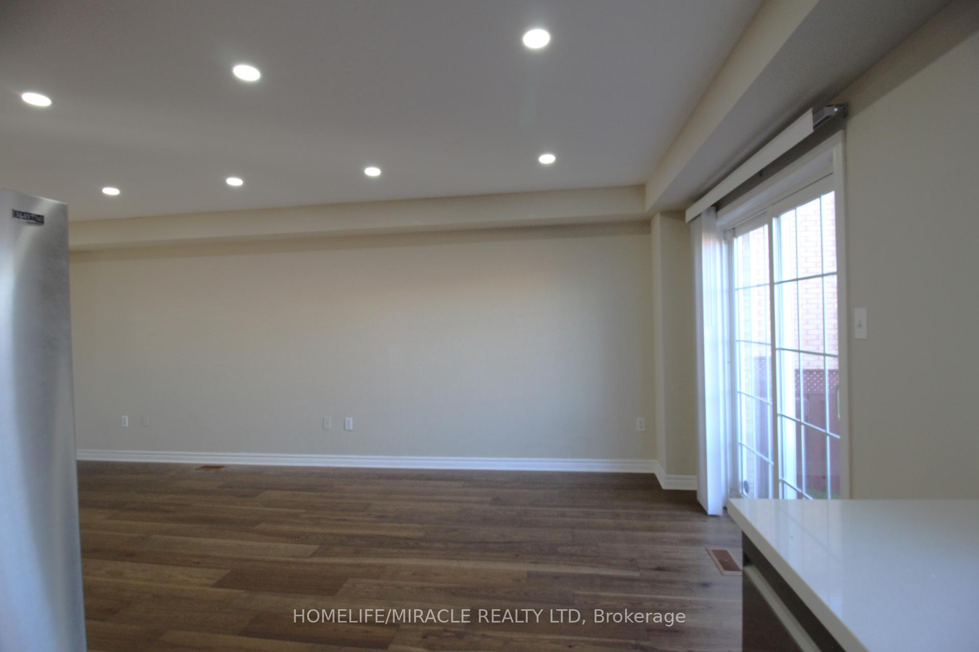 Photo 4 of 118 Native Landing, Brampton, Fletcher's Creek Village — HOMEH